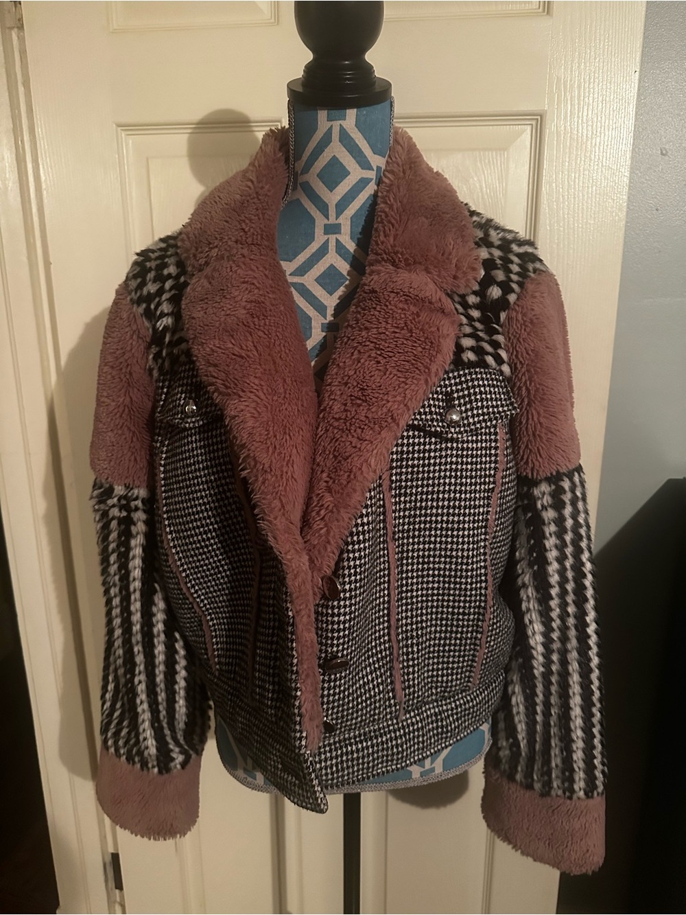 KENDALL + KYLIE Houndstooth Faux Fur Statement Jacket Women’s Large